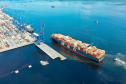 Porto de Paranaguá recebe maior navio porta-contêineres em comprimento