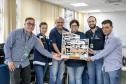 Colaboradores da Portos do Paraná comemoram pentacampeonato com troféu itineranteColaboradores da Portos do Paraná comemoram pentacampeonato com troféu itinerante