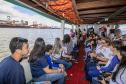 Vencedores do concurso Porto Escola 2024 passeiam de barco pela Baía de Paranaguá