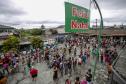 Famílias recebem doações do Natal Solidário da Portos do Paraná