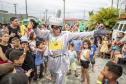 Famílias recebem doações do Natal Solidário da Portos do Paraná