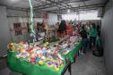 Famílias recebem doações do Natal Solidário da Portos do Paraná