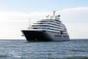 Pela primeira vez, navio de cruzeiro é ancorado próximo à Ilha do Mel