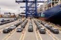 Porto de Paranaguá é o 1º a receber veículos elétricos fabricados por gigante chinesa que retoma vendas no Brasil