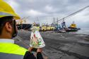 Imagem de Nossa Senhora do Rocio é recebida com homenagens no Porto de Paranaguá