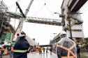 Estrutura metálica de 55 metros liga o sistema central ao terminal da ALTP, em operação que mobilizou dezenas de profissionais