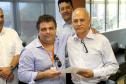 Segundo prefeito da Antonina, Carlos Augusto Marchado (dir.), a determinação do superintendente dos Portos do Paraná, Mário Lobo Filho (esq.), deve promover um aumento nas contratações de trabalhadores portuários e movimentar a economia da cidade