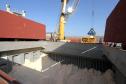 A Ordem de Serviço 148/2010, da Administração dos Portos do Paraná, prevê que navios carregados com fertilizantes tenham atracação preferencial para iniciar a movimentação em Paranaguá e, assim que atingirem as condições operacionais de calado necessárias, completem a descarga do produto em Antonina