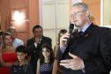 O governador Orlando Pessuti inaugurou na noite desta segunda-feira (20), em Paranaguá, a biblioteca pública Mario Marcondes Lobo. Projetada para ser um espaço cultural multiuso, a biblioteca terá acervo de livros clássicos e modernos, audiolivros, material audiovisual, sala de vídeos, espaço para cursos, reuniões e computadores com acesso à Internet