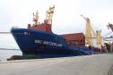 As peças, de fabricação indiana, foram desembarcadas com ajuda dos guindastes de bordo do navio BBC Switzerland.