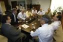 Durante reunião na sede da APPA, o Ministro dos Portos Leônidas Cristino, o secretário de Estado da Infraestrutura e Logística do Paraná, José Richa Filho, o secretário da Indústria, Comércio e Assuntos do Mercosul, Ricardo Barros, o superintendente dos Portos do Paraná, Airton Vidal Maron e demais diretores da autarquia.