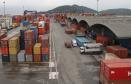 Chegou esta semana ao Porto de Paranaguá a primeira carga de pneus da Sumitomo Rubber.  Até o final do mês, a empresa importará 50 mil pneus pelo Porto de Paranaguá que serão comercializados em todo o Brasil e em outros países da América do Sul. Até meados de 2013, a empresa importará pelo porto matéria-prima e maquinários que serão utilizados na fábrica, instalada em Fazenda Rio Grande. 