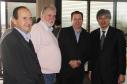 Secretário de Indústria e Comércio da Fazenda Rio Grande, Eloi Kuhn, Diretor Empresarial da Appa, Lourenço Fregonese, e prefeito da Fazenda Rio Grande, Chico Santos, se encontram com o presidente da Sumitomo Rubber no Brasil, Ippei Oda.
