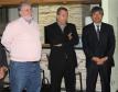 O diretor empresarial da APPA, Lourenço Fregonese e o diretor superintendente do TCP, Juarez Moraes e Silva, recebem o presidente da Sumitomo Rubber no Brasil, Ippei Oda.