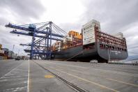 Porto de Paranaguá tem dez berços operando com calado maior e atrai navios maiores