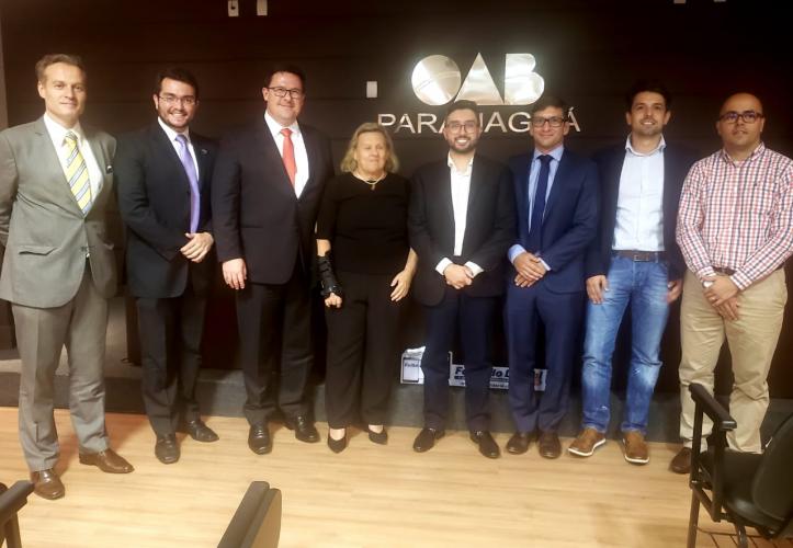 O presidente da empresa pública Portos do Paraná, Luiz Fernando Garcia, encerrou, na última sexta-feira (07) na OAB Seccional de Paranaguá, a reunião aberta que debateu sobre “A Infraestrutura Logística Portuária e os Impactos Ambientais e Sociais na Cidade”.