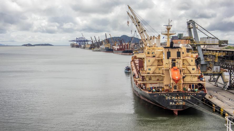 Com altas significativas na descarga de produtos dos segmentos de carga geral e granéis sólidos, os terminais de Paranaguá e Antonina movimentaram 18.262.189 toneladas, de janeiro a abril.