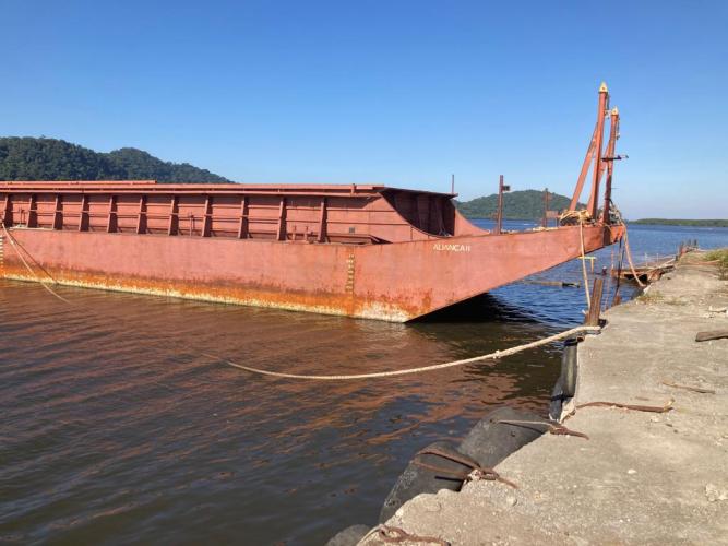 O trabalho será feito com o auxílio de uma draga mecânica. Os pedaços removidos serão levados ao canteiro da obra para a britagem.