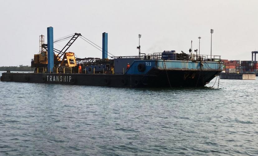 O trabalho será feito com o auxílio de uma draga mecânica. Os pedaços removidos serão levados ao canteiro da obra para a britagem.