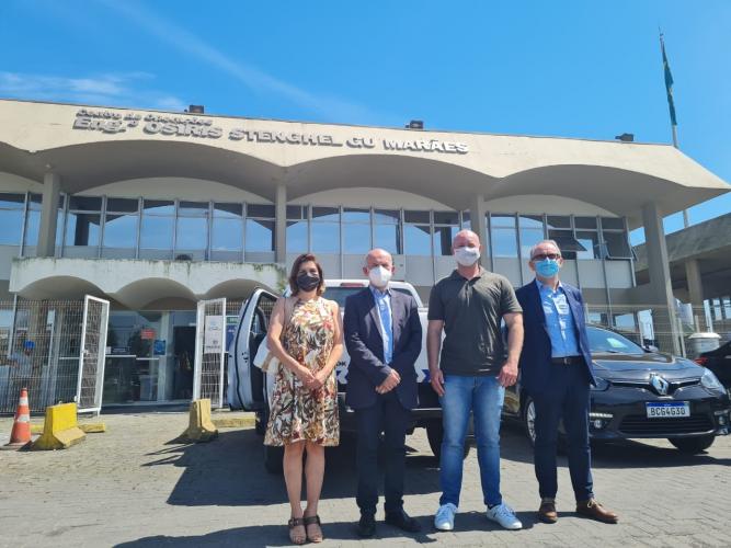 O embaixador de Luxemburgo no Brasil, Carlo Krieger, esteve no Porto de Paranaguá no último sábado (11). A visita, recepcionada pelo diretor de Desenvolvimento Empresarial da Portos do Paraná, André Pioli, fez parte da agenda diplomática para conhecer os potenciais de investimentos no Estado.