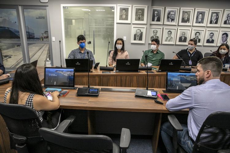 A gestão da Portos do Paraná segue sendo exemplo para portos de Norte a Sul do Brasil. Nesta quinta-feira (27), a empresa pública paranaense recebeu representantes da equipe técnica da Companhia Docas do Pará (CDP). O motivo da visita foi conhecer o caminho trilhado pelo Estado para a conquista da descentralização.