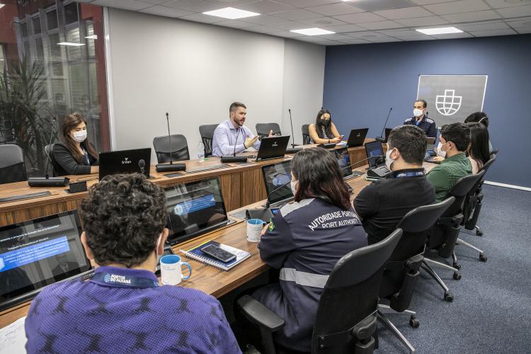 A gestão da Portos do Paraná segue sendo exemplo para portos de Norte a Sul do Brasil. Nesta quinta-feira (27), a empresa pública paranaense recebeu representantes da equipe técnica da Companhia Docas do Pará (CDP). O motivo da visita foi conhecer o caminho trilhado pelo Estado para a conquista da descentralização.