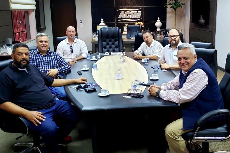 Debate incluiu os embarques de produtos diversos, recordes de movimentação, ampliação do número de berços, benefícios fiscais e a crise logística internacional