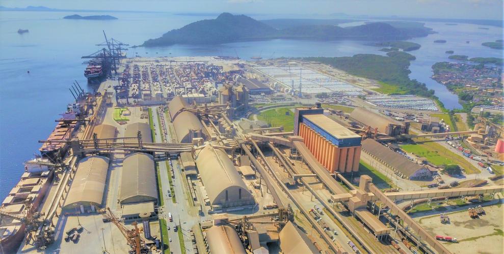 A Portos do Paraná abre prazo de consulta pública para a licitação de novos arrendamentos de áreas no Porto de Paranaguá. Localizadas a leste, a PAR14 e a PAR15 são destinadas à movimentação e armazenagem de Granéis Sólidos Vegetais. De quarta-feira (25) até dia 08 de julho, os interessados podem buscar informações e fazer sugestões para aprimoramento do processo.