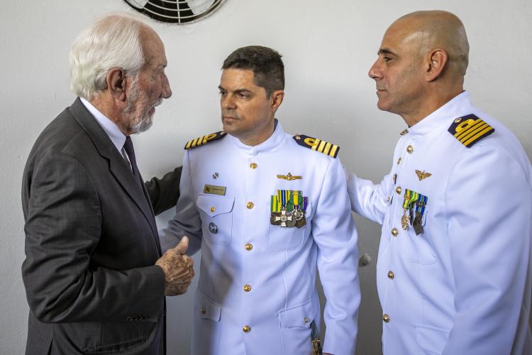 Capitania dos Portos do Paraná tem novo comando Em cerimônia realizada nesta sexta-feira (13), o capitão de mar e guerra André Luiz Morais de Vasconcelos passou a função ao Capitão de Fragata Anderson Brito de Melo.