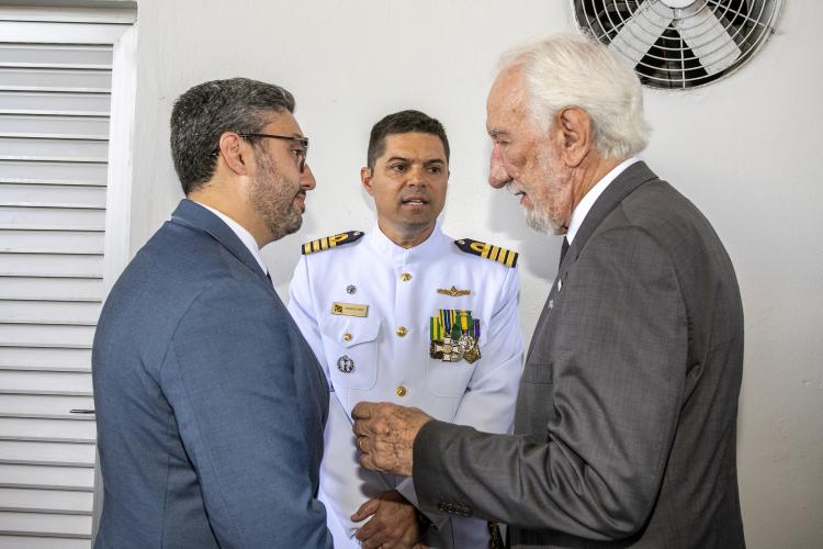 Capitania dos Portos do Paraná tem novo comando Em cerimônia realizada nesta sexta-feira (13), o capitão de mar e guerra André Luiz Morais de Vasconcelos passou a função ao Capitão de Fragata Anderson Brito de Melo.