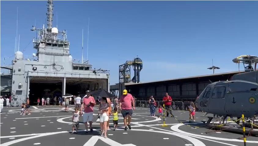 Mais de 3,5 mil pessoas visitaram embarcações da Marinha no Porto de Paranaguá