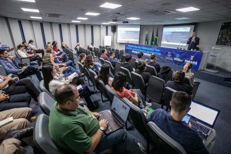 Programa de formação em gestão estratégica de portos é oferecido em conjunto com a Fundación ValenciaPort, instituição espanhola que é referência mundial no setor.