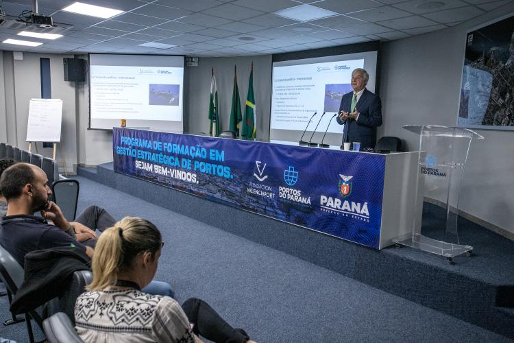 Programa de formação em gestão estratégica de portos é oferecido em conjunto com a Fundación ValenciaPort, instituição espanhola que é referência mundial no setor.