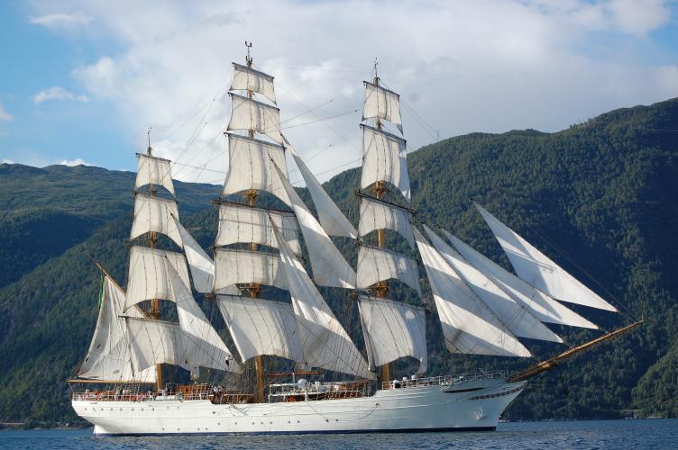 Marinha do Brasil e Portos do Paraná convidam para visitação ao Cisne Branco