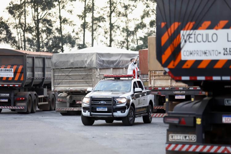 No Porto de Paranaguá, caminhoneiros recebem a bênção de São Cristóvão