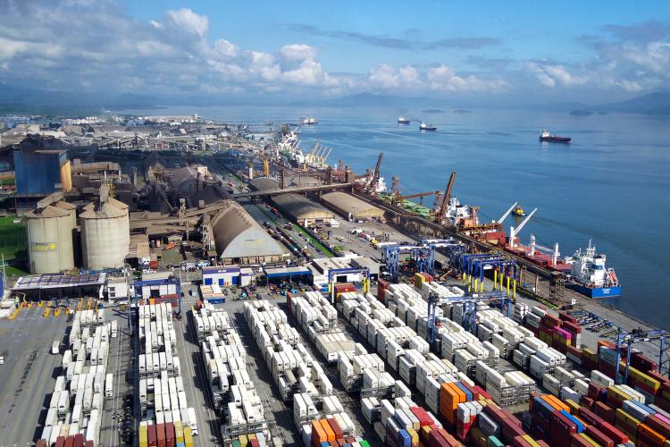 Portos do Paraná registram recorde histórico de movimentação mensal