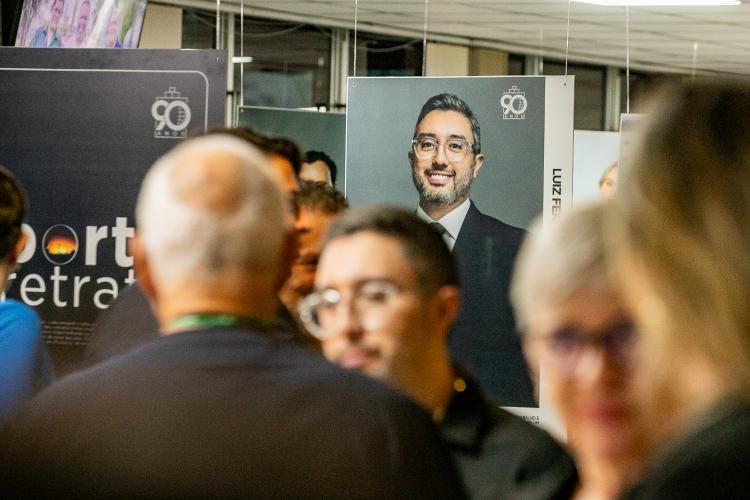 Porto de Paranaguá celebra 90 anos com exposição fotográfica dos colaboradores