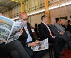 Temas como descentralização, arrendamento da Klabin e investimento no Corredor de Exportação tornaram o estande o mais visitado da feira no 1º dia