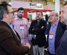 Temas como descentralização, arrendamento da Klabin e investimento no Corredor de Exportação tornaram o estande o mais visitado da feira no 1º dia
