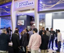 Temas como descentralização, arrendamento da Klabin e investimento no Corredor de Exportação tornaram o estande o mais visitado da feira no 1º dia