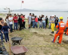 Curso promovido pela Diretoria de Meio Ambiente, em parceria com a empresa responsável pela Defesa Ambiental dos Portos paranaenses, atende 50 moradores da Ponta da Pita. 