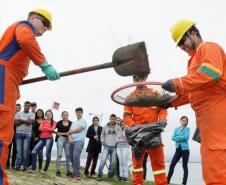 Curso promovido pela Diretoria de Meio Ambiente, em parceria com a empresa responsável pela Defesa Ambiental dos Portos paranaenses, atende 50 moradores da Ponta da Pita. 