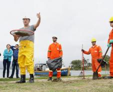 Curso promovido pela Diretoria de Meio Ambiente, em parceria com a empresa responsável pela Defesa Ambiental dos Portos paranaenses, atende 50 moradores da Ponta da Pita. 