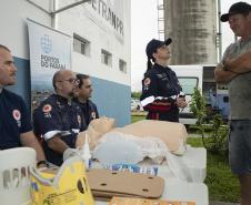 Evento atendeu cerca de 180 caminhoneiros no Pátio de triagem do Porto de Paranaguá. Foram ofertados serviços gratuitos como vacinação, medição de pressão e diabetes, corte de cabelo, orientação espiritual e palestras sobre trânsito e segurança.