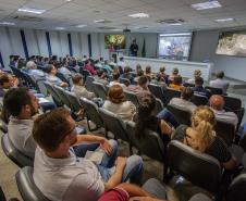 Objetivo é construir uma relação de maior confiança com investidores e clientes, buscando mais transparência, ética e integridade no serviço público. Nesta segunda-feira (28), funcionários participaram de uma palestra com o controlador-geral do Estado, Raul Siqueira. 