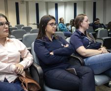  Ontem (16), o encontro foi com a Juíza da 1a Vara Criminal de Paranaguá, Dra Cintia Graeff. O tema abordado foi "As diversas formas de violência contra a Mulher".