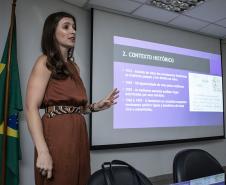  Ontem (16), o encontro foi com a Juíza da 1a Vara Criminal de Paranaguá, Dra Cintia Graeff. O tema abordado foi "As diversas formas de violência contra a Mulher".