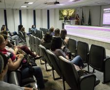  Ontem (16), o encontro foi com a Juíza da 1a Vara Criminal de Paranaguá, Dra Cintia Graeff. O tema abordado foi "As diversas formas de violência contra a Mulher".