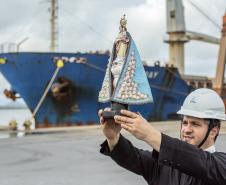 Padroeira do Paraná faz procissão pelo cais do Porto de Paranaguá