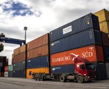 Índice refere-se ou volume de importações e exportações de janeiro a outubro desse ano, na comparação com o mesmo período de 2018. O destaque está nas exportações das carnes de aves e bovina. 
